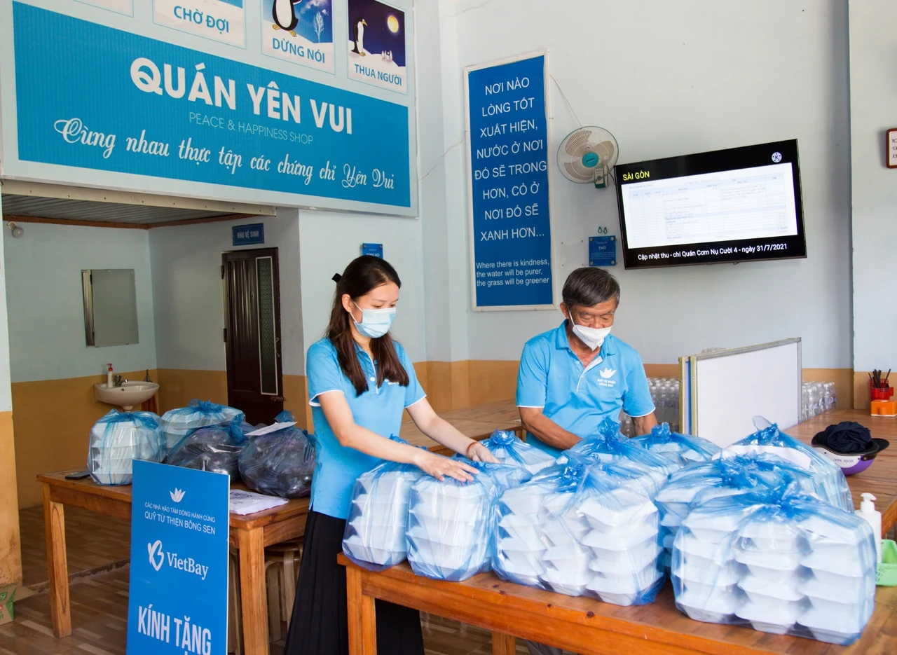 Phóng sự ảnh: Những “suất cơm nghĩa tình” của quán “Yên Vui”