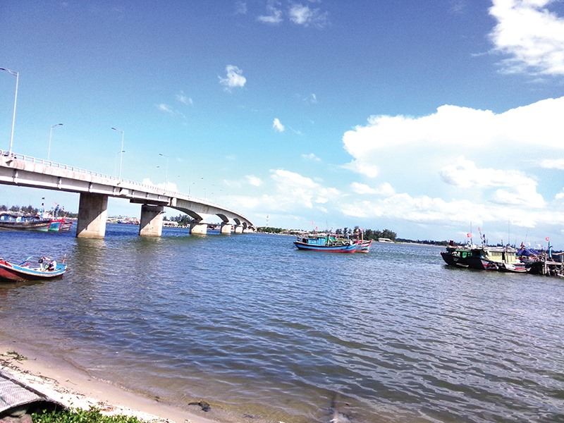 Phát triển kết cấu hạ tầng kinh tế - xã hội đồng bộ, hiện đại để thúc đẩy tăng trưởng