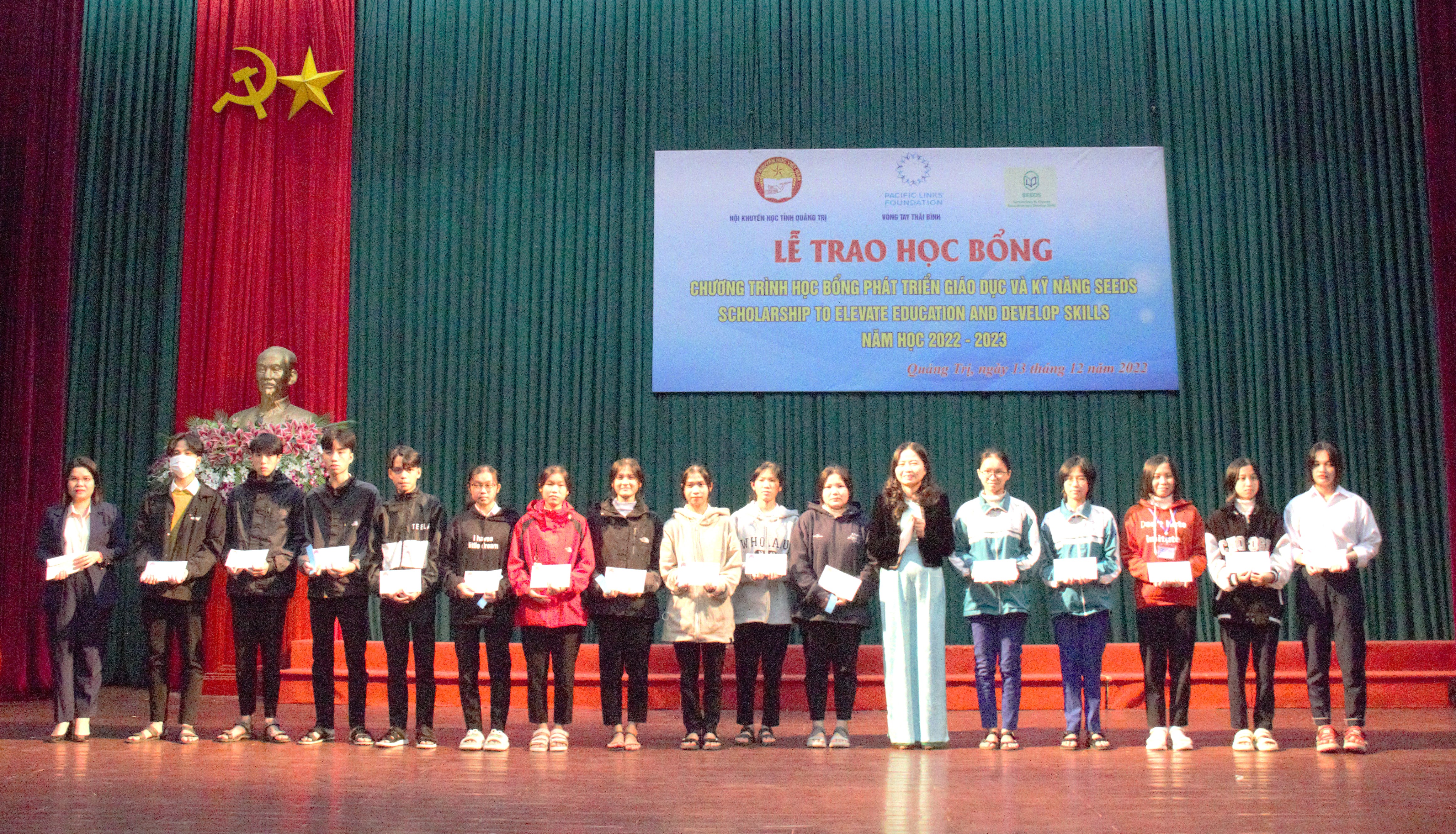 Trao 754 triệu đồng học bổng SEEDS cho học sinh, sinh viên nghèo vượt khó học giỏi