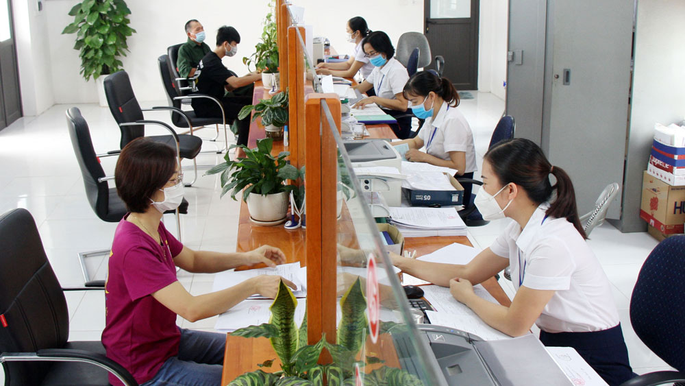 Từ ngày 1/1/2023, áp dụng chính sách hỗ trợ mới đối với cán bộ, công chức xã, thị trấn nghỉ hưu trước tuổi, thôi việc ngay vì dôi dư do sắp xếp đơn vị hành chính