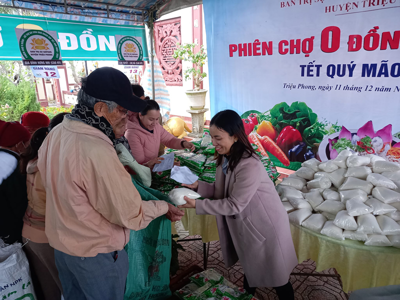 Tết ấm áp từ “Phiên chợ 0 đồng - Xuân từ bi”