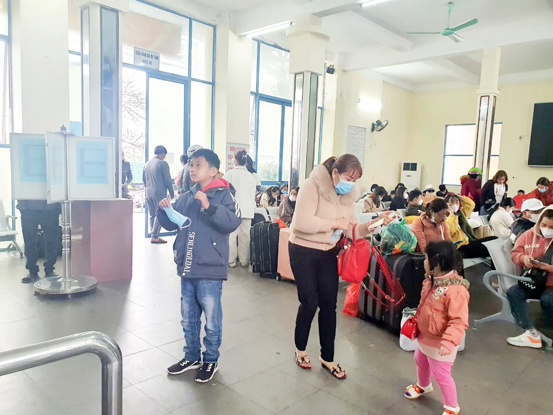 Tăng gấp đôi số lượng tàu phục vụ nhu cầu đi lại của người dân dịp tết Nguyên đán Quý Mão