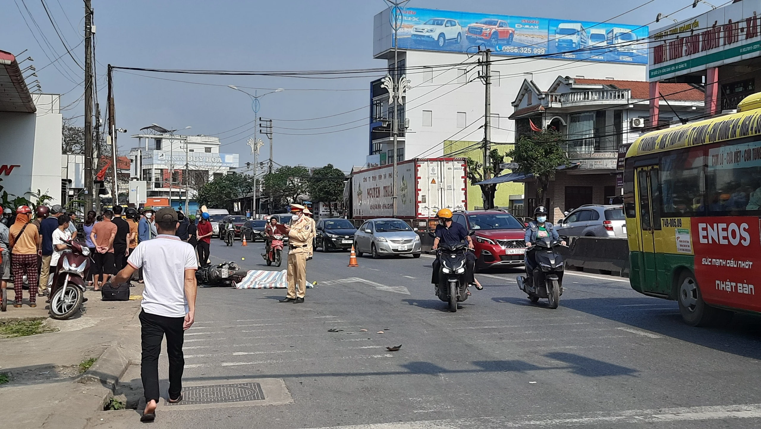 Đông Hà: Va chạm với xe tải, người đàn ông đi xe máy tử vong