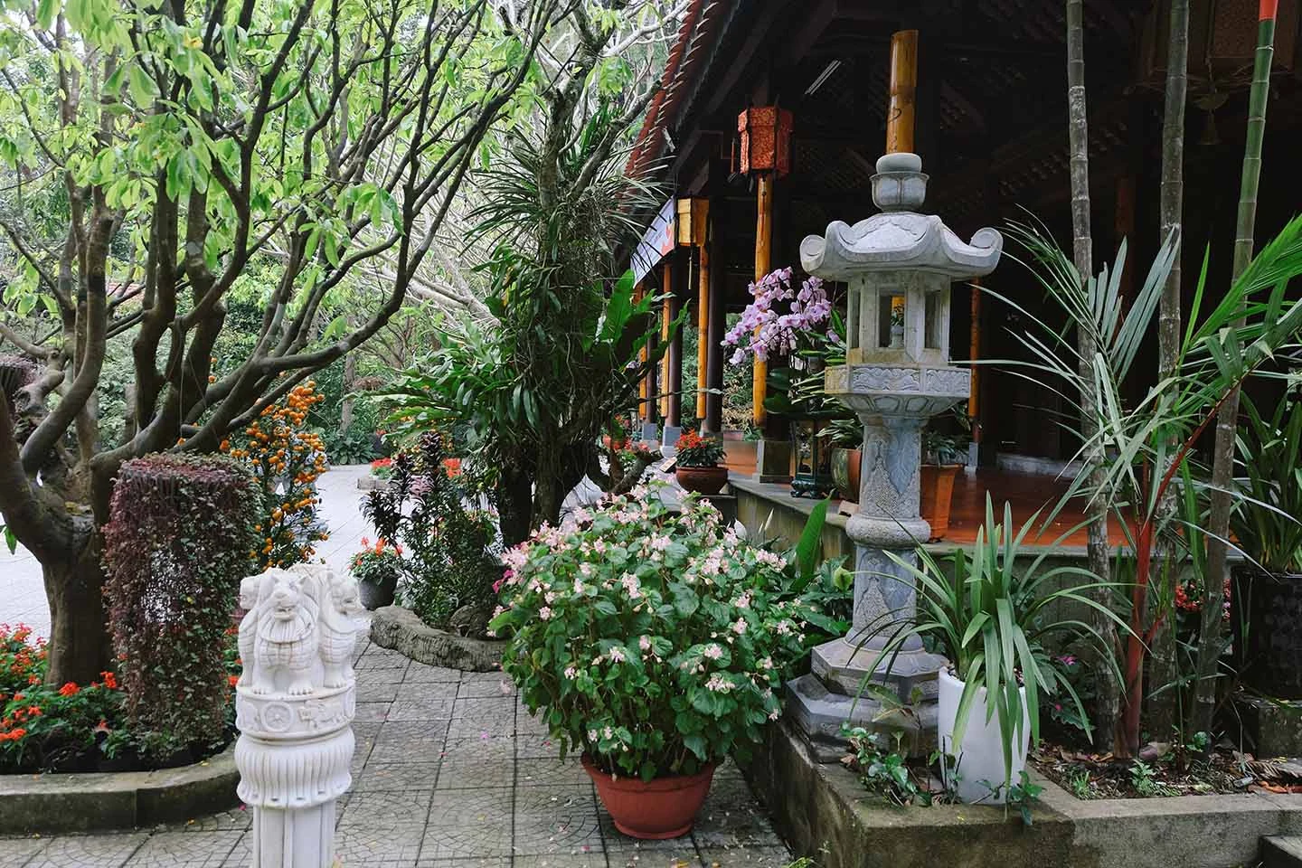 Đến Huế, tìm về chốn thanh bình nơi Huyền Không Sơn Thượng
