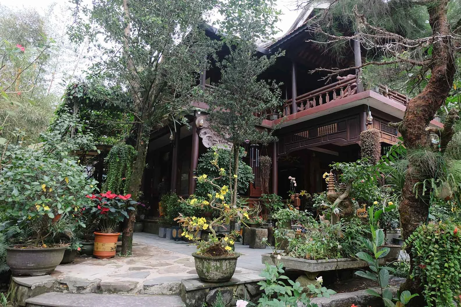 Đến Huế, tìm về chốn thanh bình nơi Huyền Không Sơn Thượng