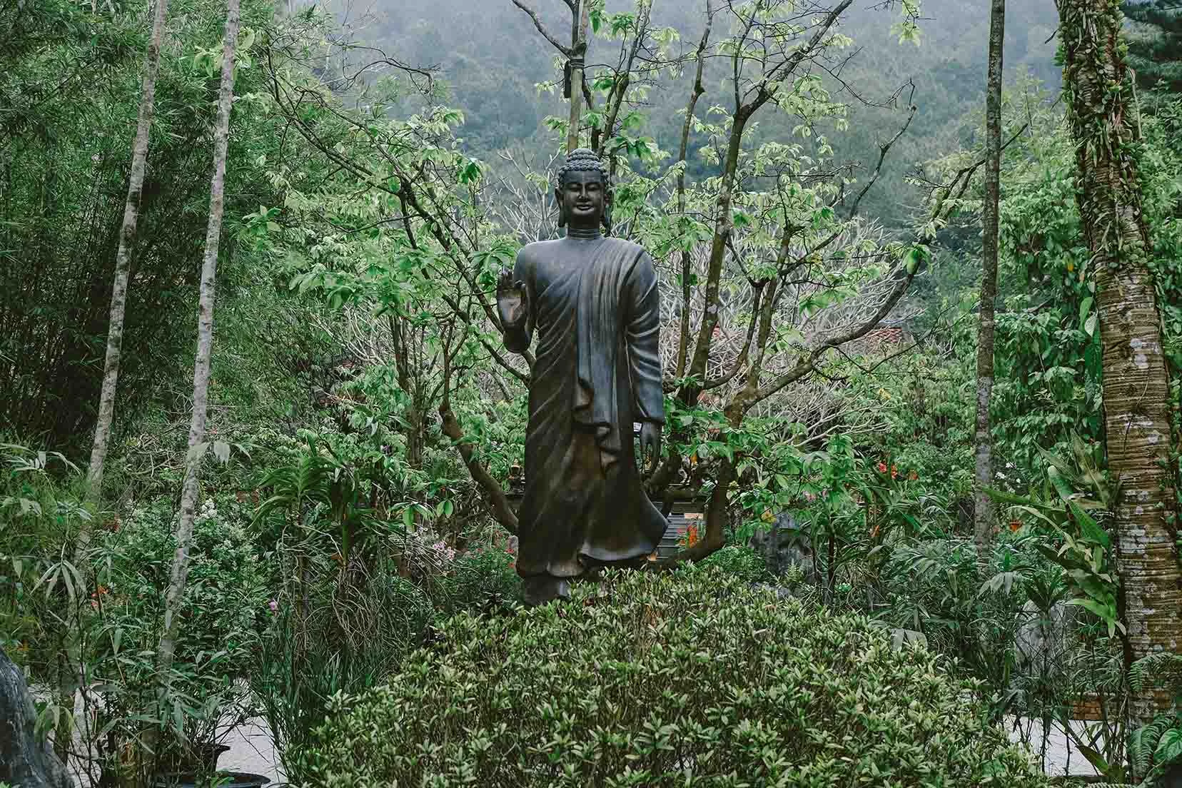 Đến Huế, tìm về chốn thanh bình nơi Huyền Không Sơn Thượng