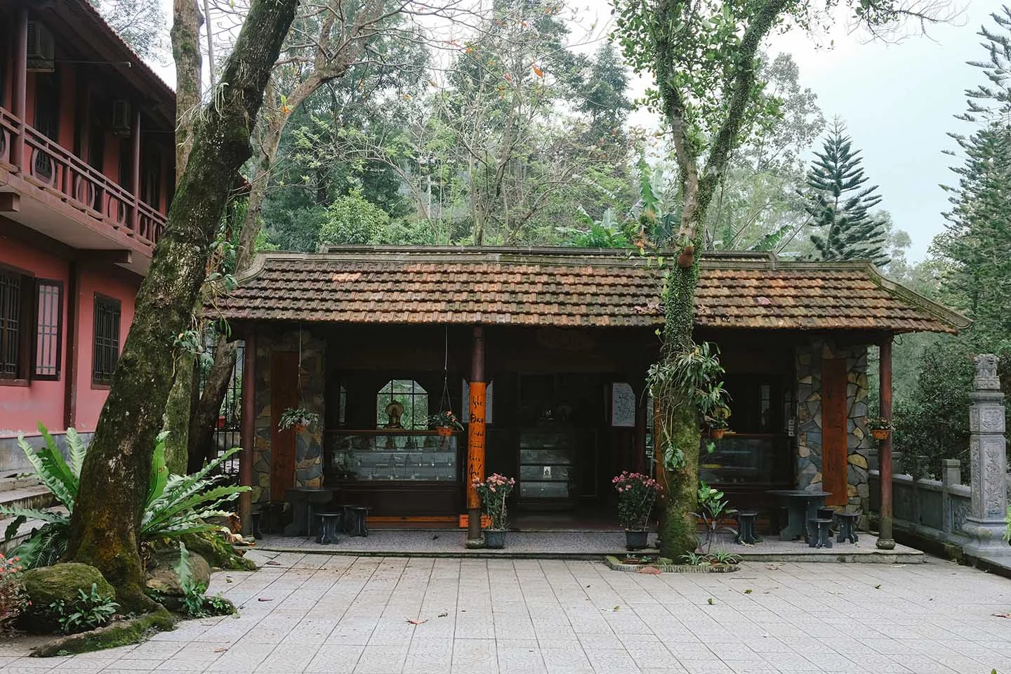Đến Huế, tìm về chốn thanh bình nơi Huyền Không Sơn Thượng