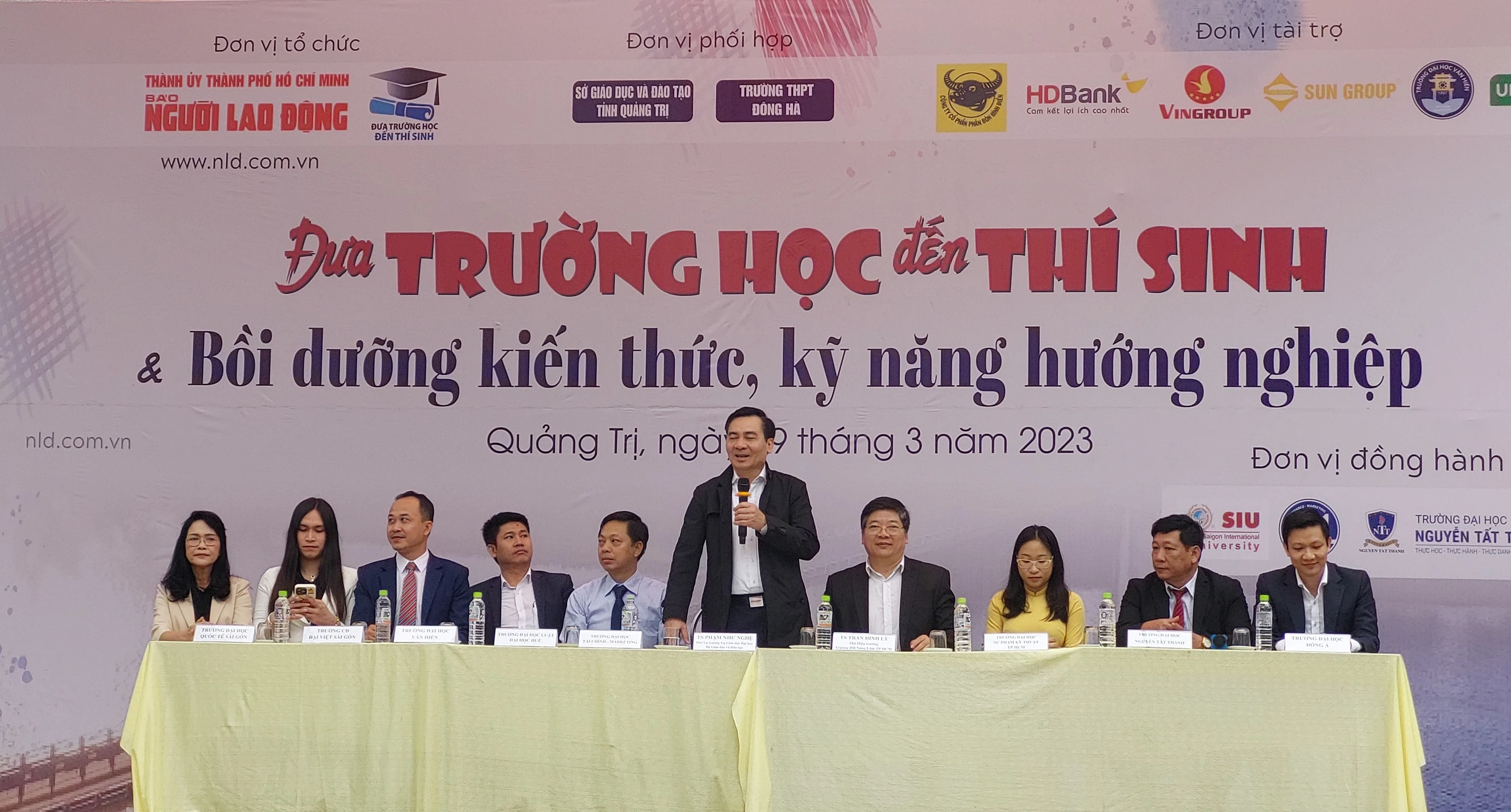 Báo Người Lao động tổ chức Chương trình Đưa trường học đến thí sinh” tại tỉnh Quảng Trị