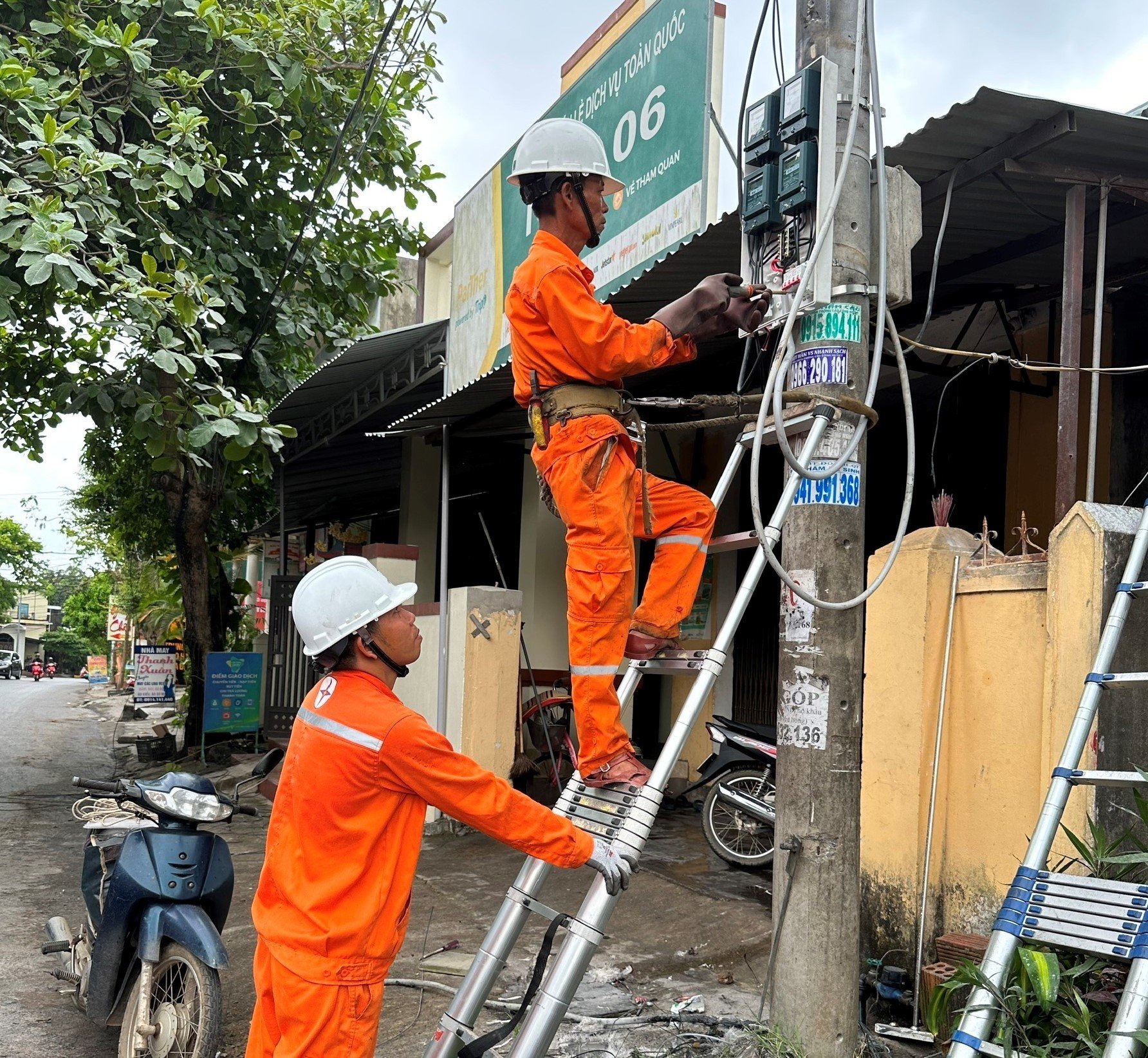 Đông Hà: Kịp thời dập tắt vụ cháy trụ điện ở Phường 1