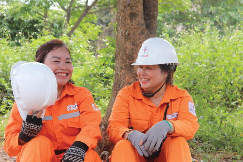 “Bông hồng cam” của ngành điện