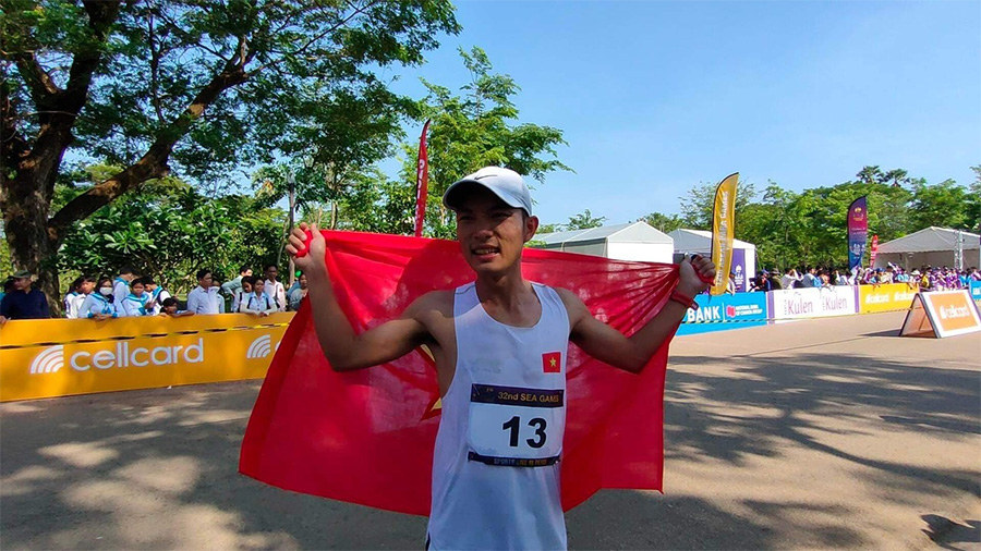 Hoàng Nguyên Thanh giành huy chương đầu tiên cho đoàn TTVN ở ngày 6/5