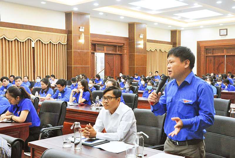 Lắng nghe và gỡ khó cho thanh niên