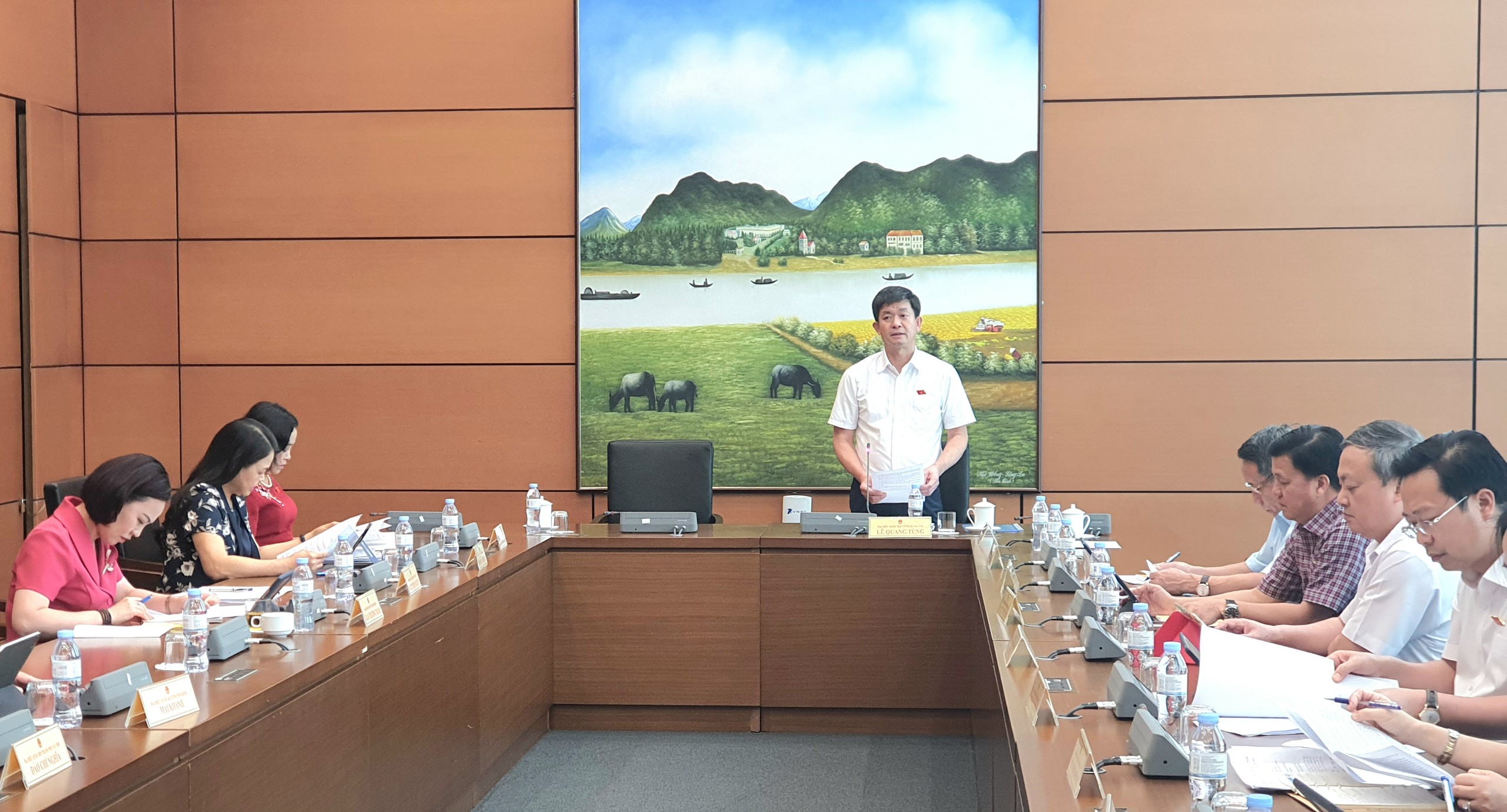 Đoàn ĐBQH tỉnh Quảng Trị tham gia thảo luận tại tổ về các dự án luật 