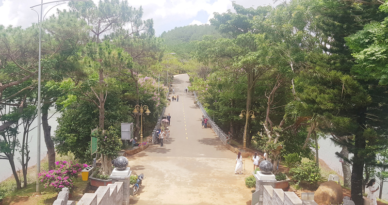Ngắm “Đôi mắt Pleiku”