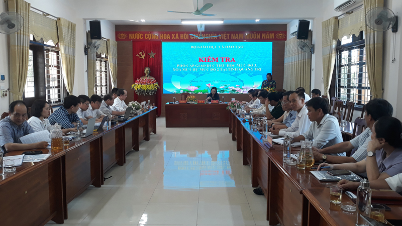 Nỗ lực để đạt kết quả cao nhất trong công tác phổ cập giáo dục và xóa mù chữ