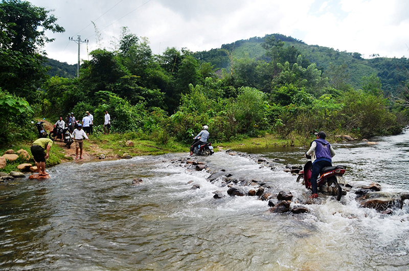 Người dân hai thôn Cát, Trỉa mong mỏi có một con đường thông suốt, an toàn