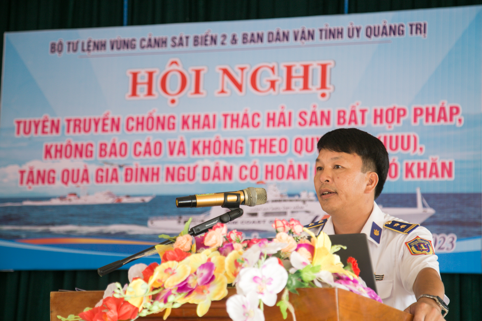 Tuyên truyền chống khai thác hải sản bất hợp pháp