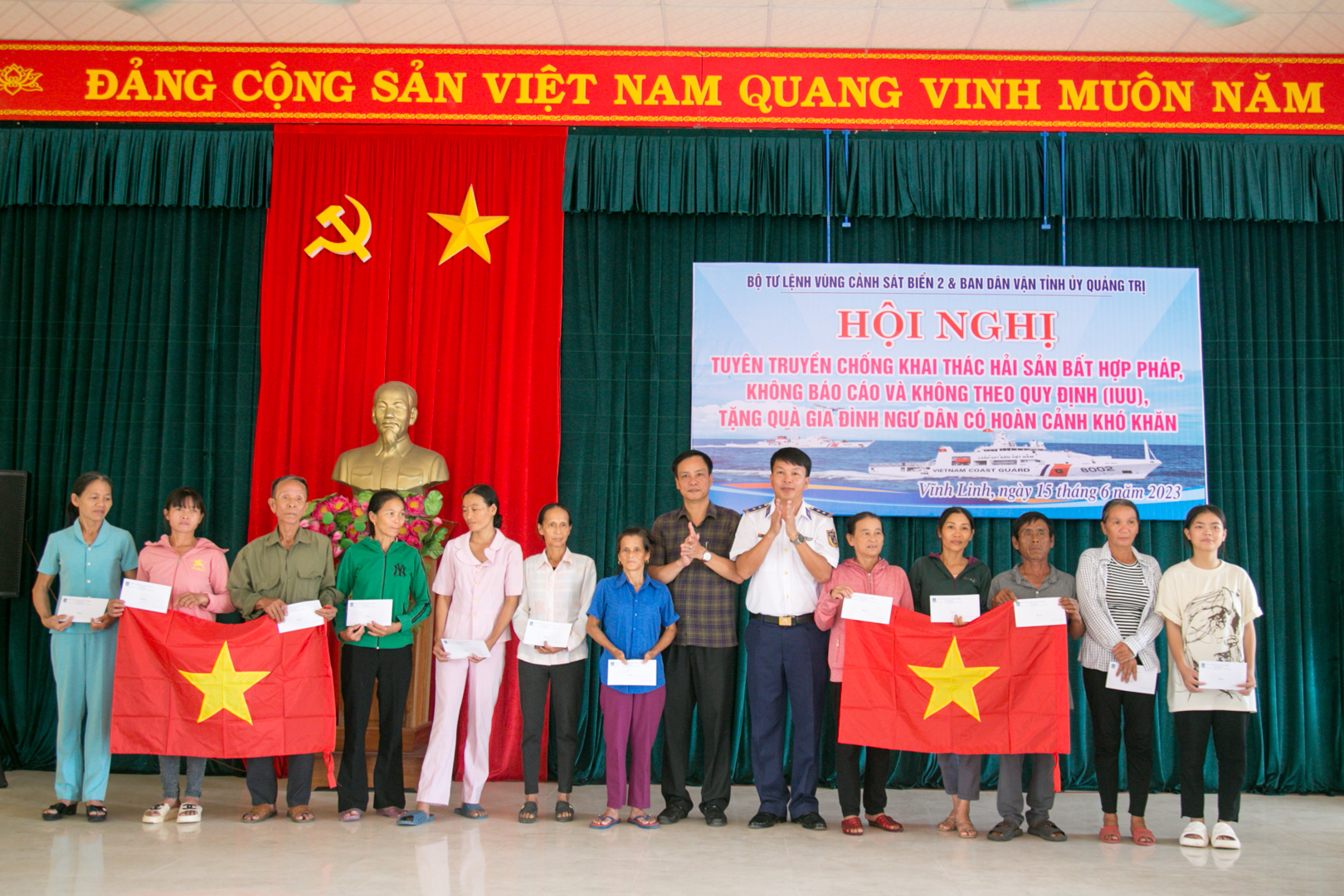 Tuyên truyền chống khai thác hải sản bất hợp pháp