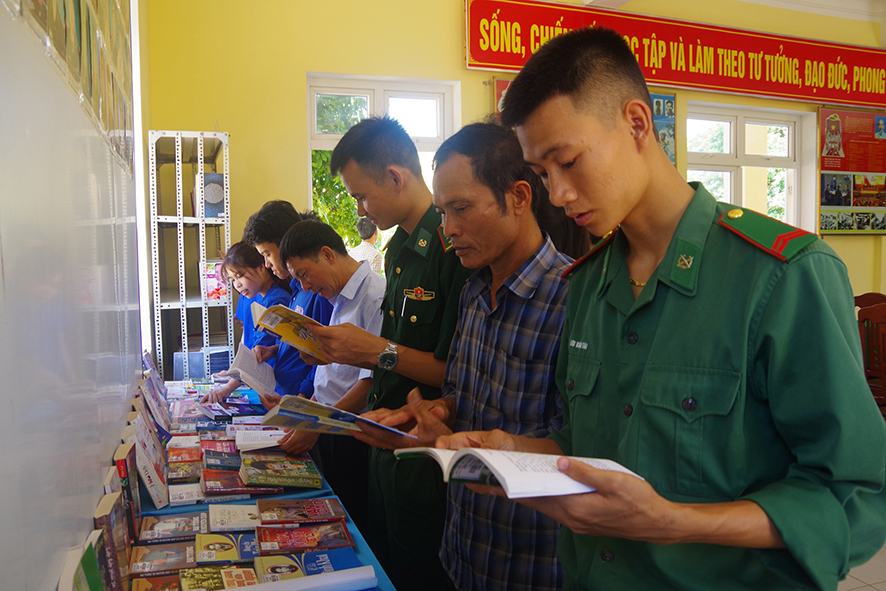 Khai trương “Phòng đọc biên giới” ở Đồn Biên phòng Cửa Tùng
