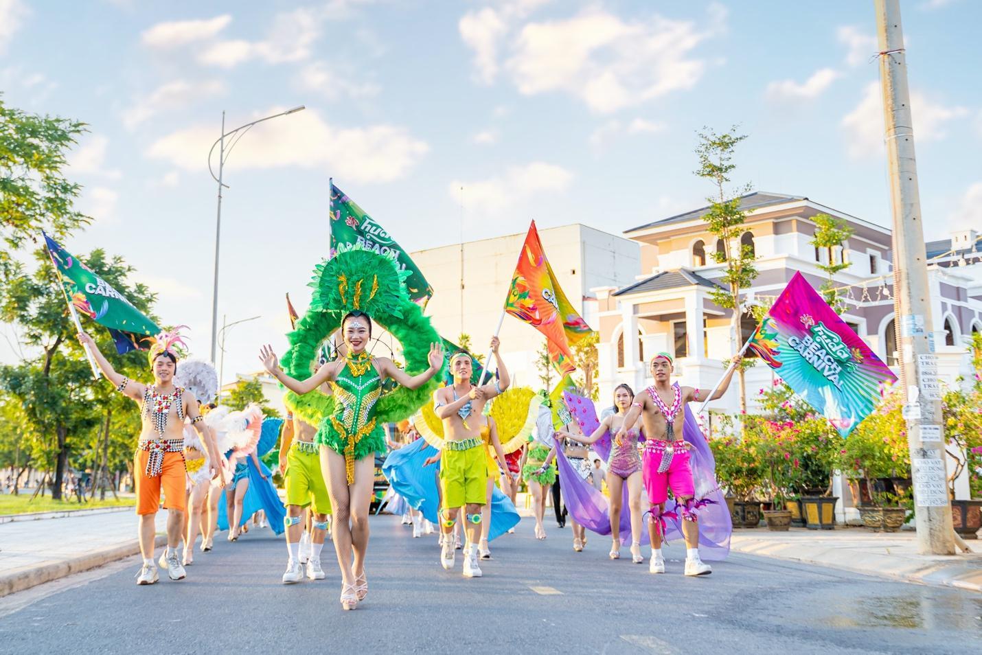 Bùng nổ cảm xúc trong không gian sắc màu của Huda Beach Carnival 2023 tại Quảng Trị