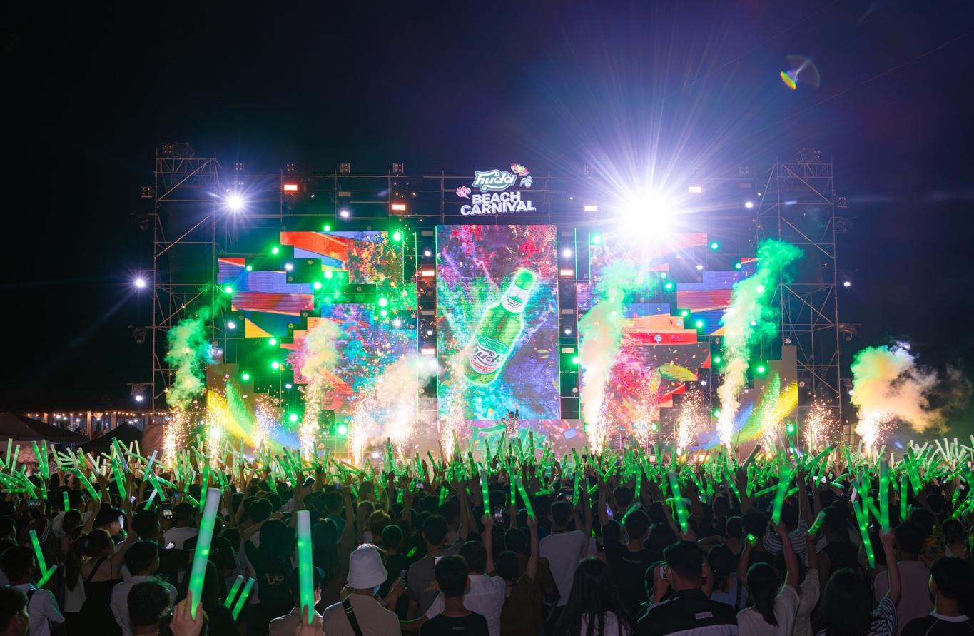 Bùng nổ cảm xúc trong không gian sắc màu của Huda Beach Carnival 2023 tại Quảng Trị