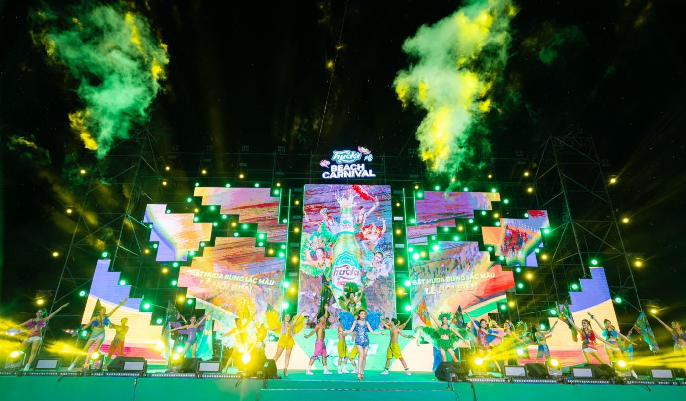 Bùng nổ cảm xúc trong không gian sắc màu của Huda Beach Carnival 2023 tại Quảng Trị