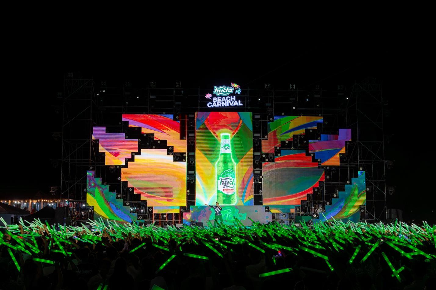 Bùng nổ cảm xúc trong không gian sắc màu của Huda Beach Carnival 2023 tại Quảng Trị