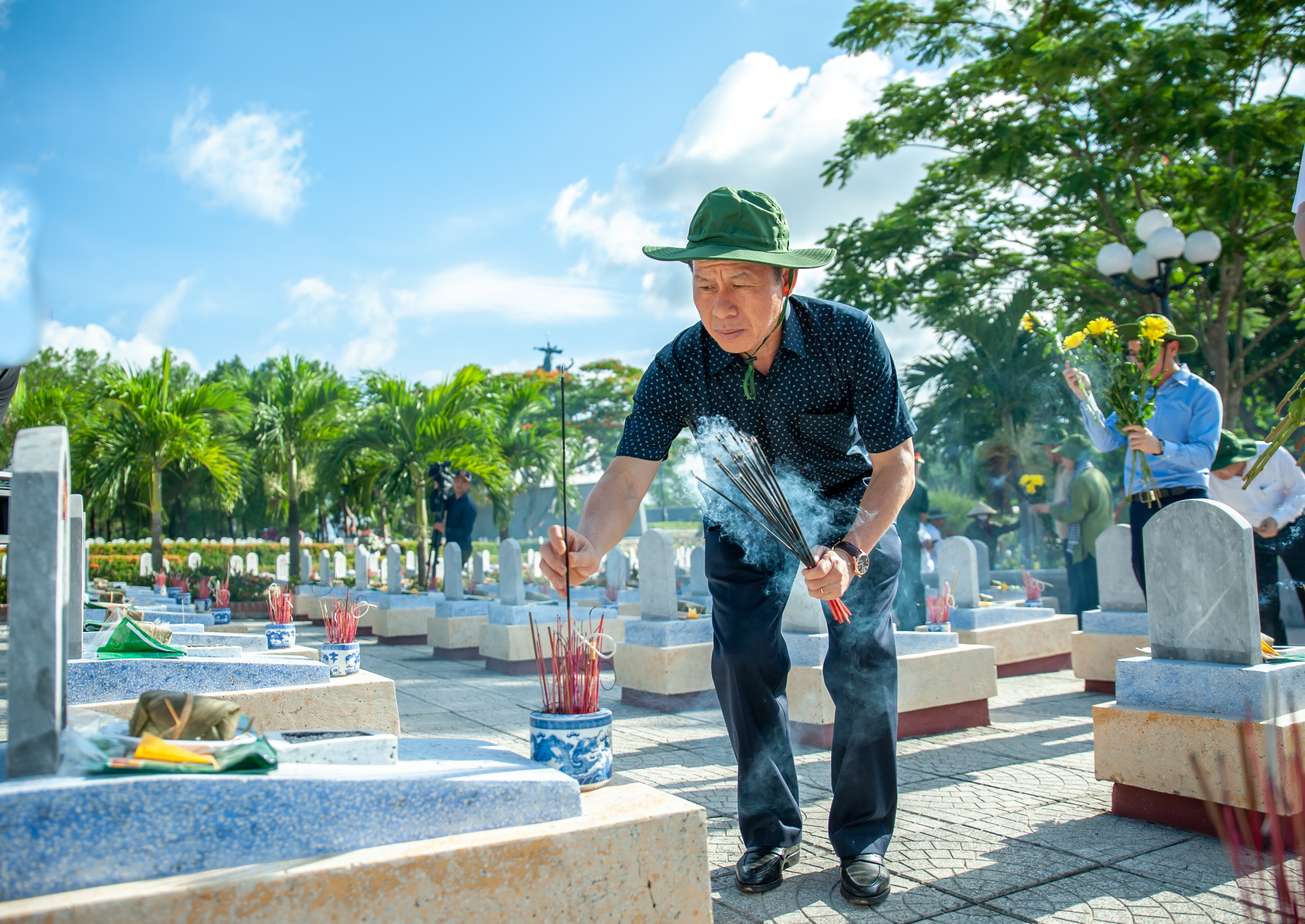 Lãnh đạo TP. Hải Phòng tri ân các anh hùng liệt sĩ