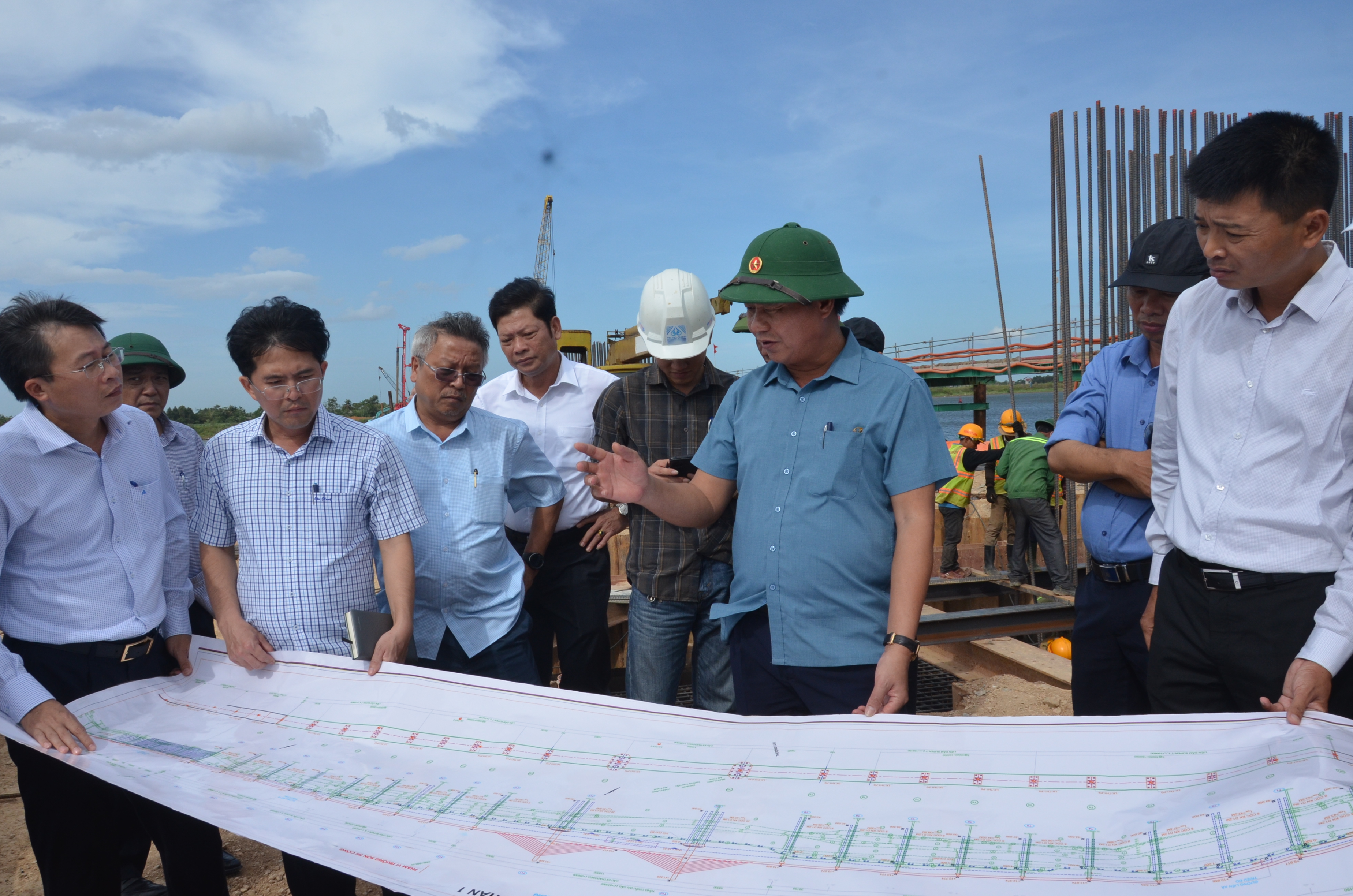 Đẩy nhanh tiến độ thực hiện các dự án giao thông động lực