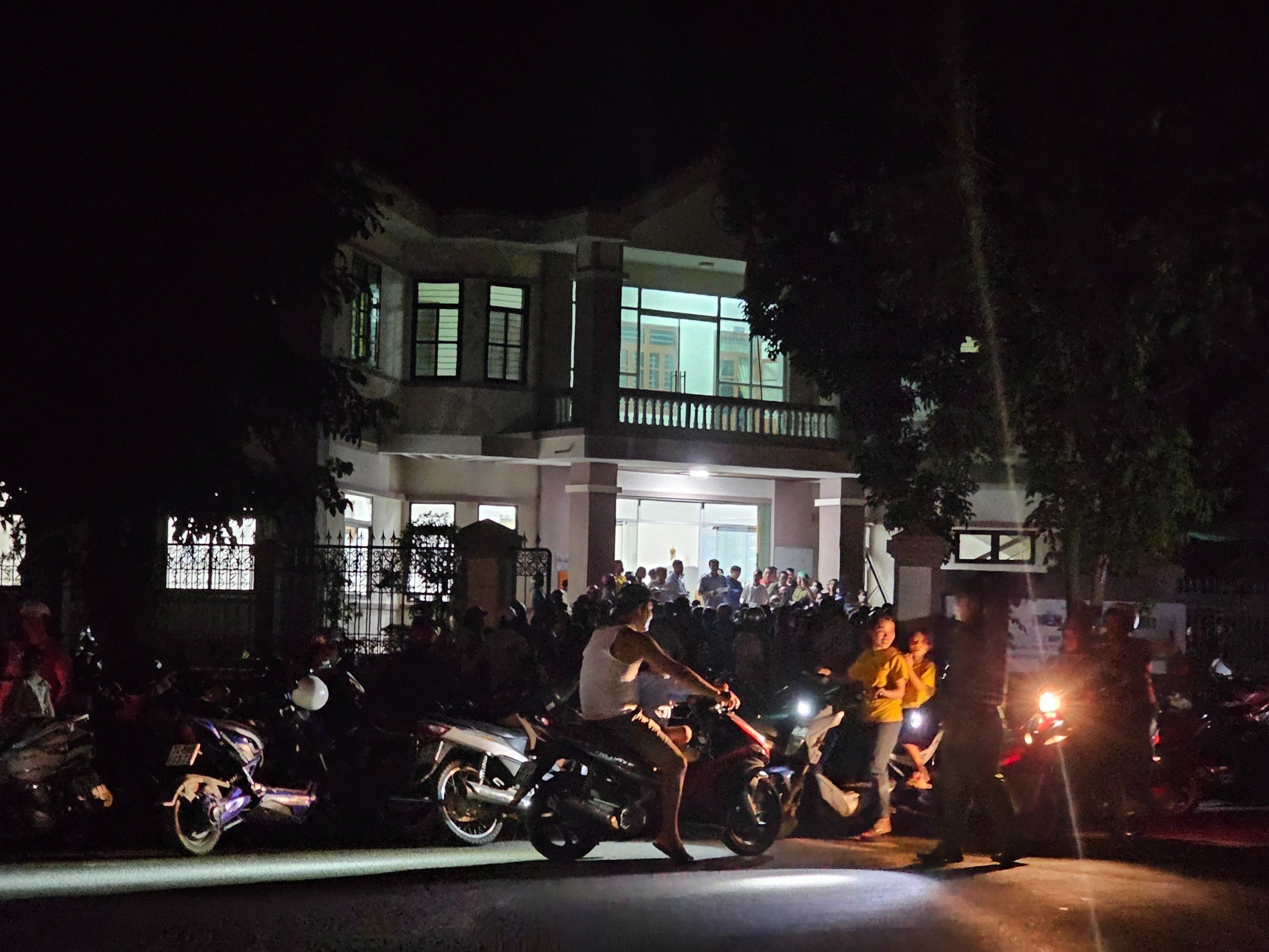 Bưu điện huyện Hướng Hóa xin lỗi người dân và khắc phục sai sót trong việc lấy thông tin cá nhân, cài ứng dụng ngân hàng vào điện thoại
