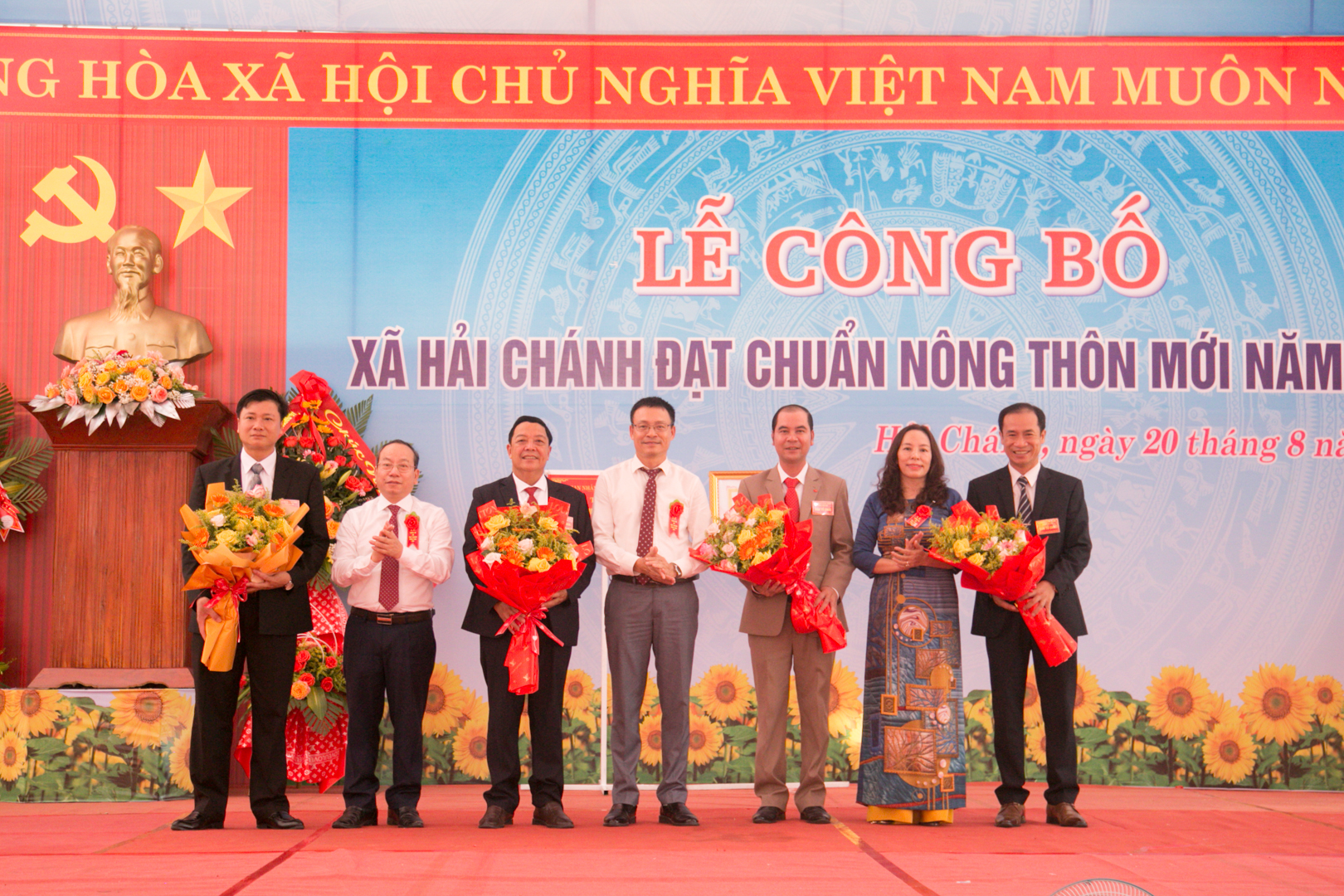 Hải Chánh đón nhận xã đạt chuẩn nông thôn mới
