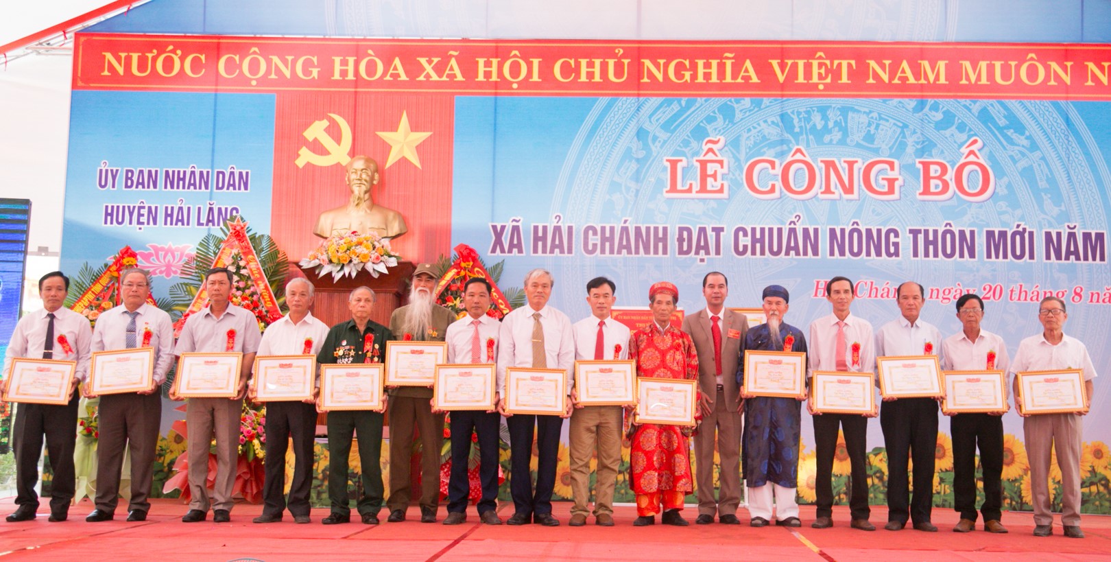 Hải Chánh đón nhận xã đạt chuẩn nông thôn mới