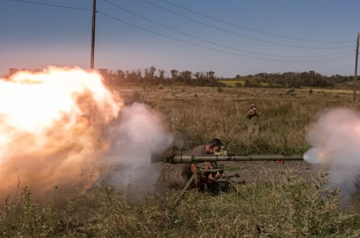 Hỗ trợ vũ khí hay thúc đẩy Ukraine đàm phán?