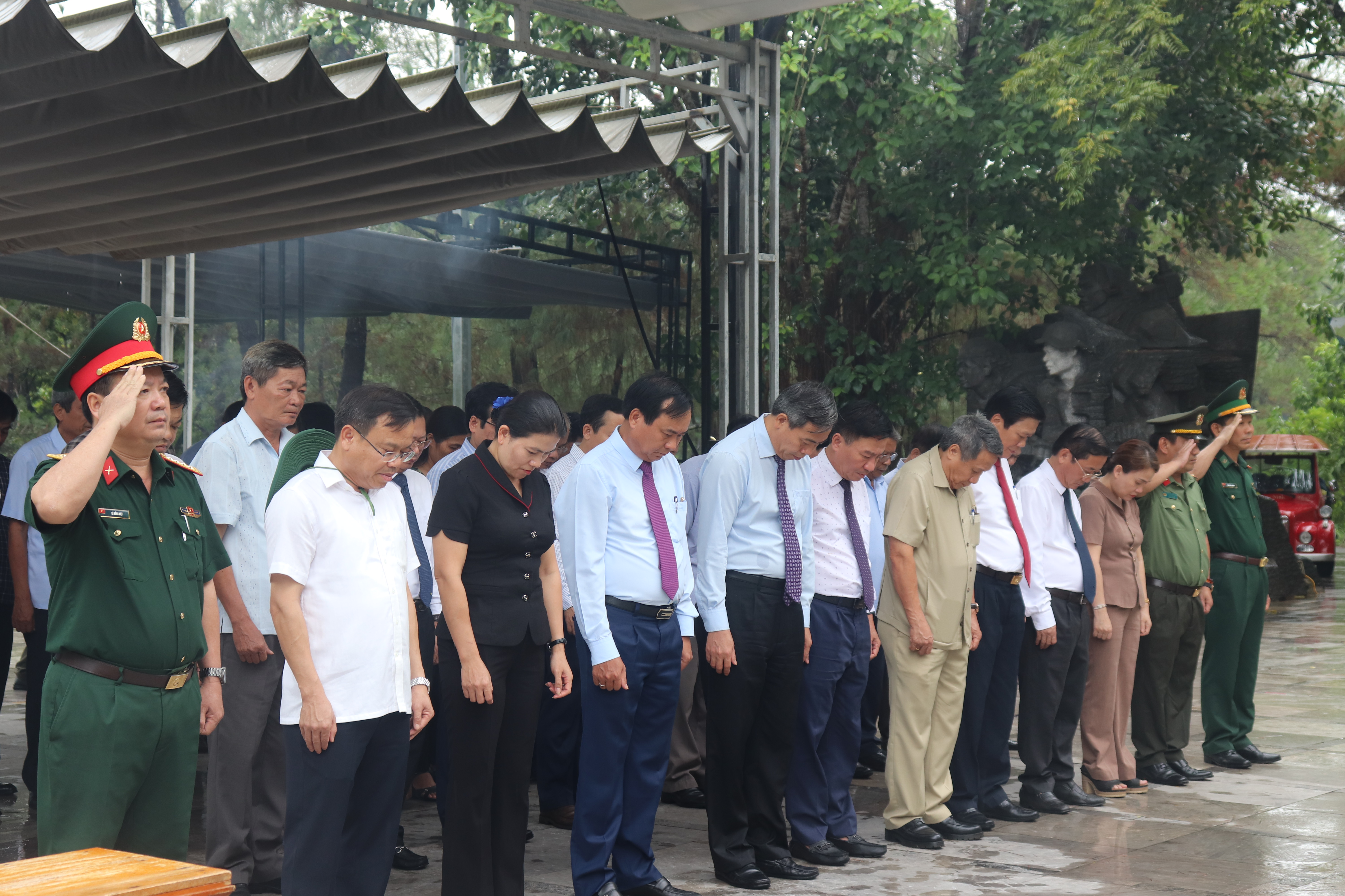 Lãnh đạo tỉnh viếng các anh hùng liệt sĩ nhân dịp lễ Quốc khánh 2/9