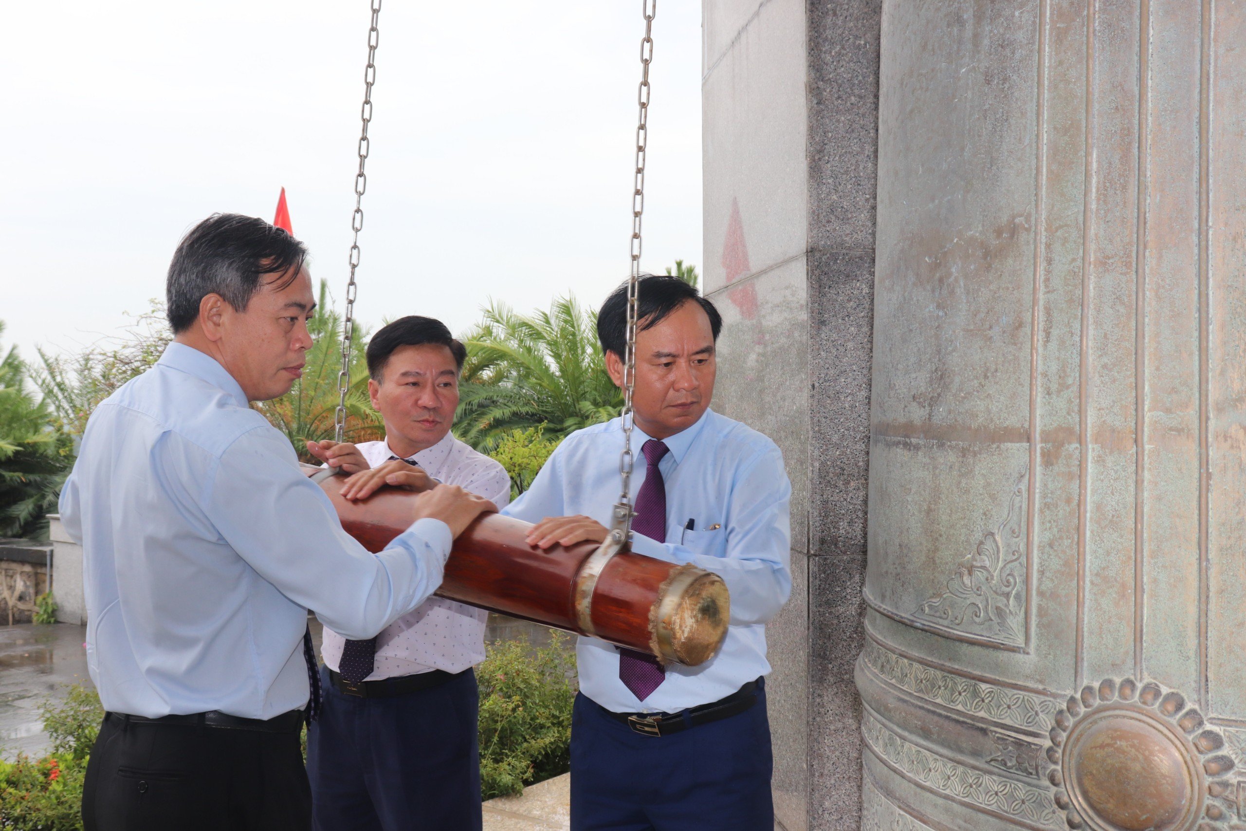 Lãnh đạo tỉnh viếng các anh hùng liệt sĩ nhân dịp lễ Quốc khánh 2/9