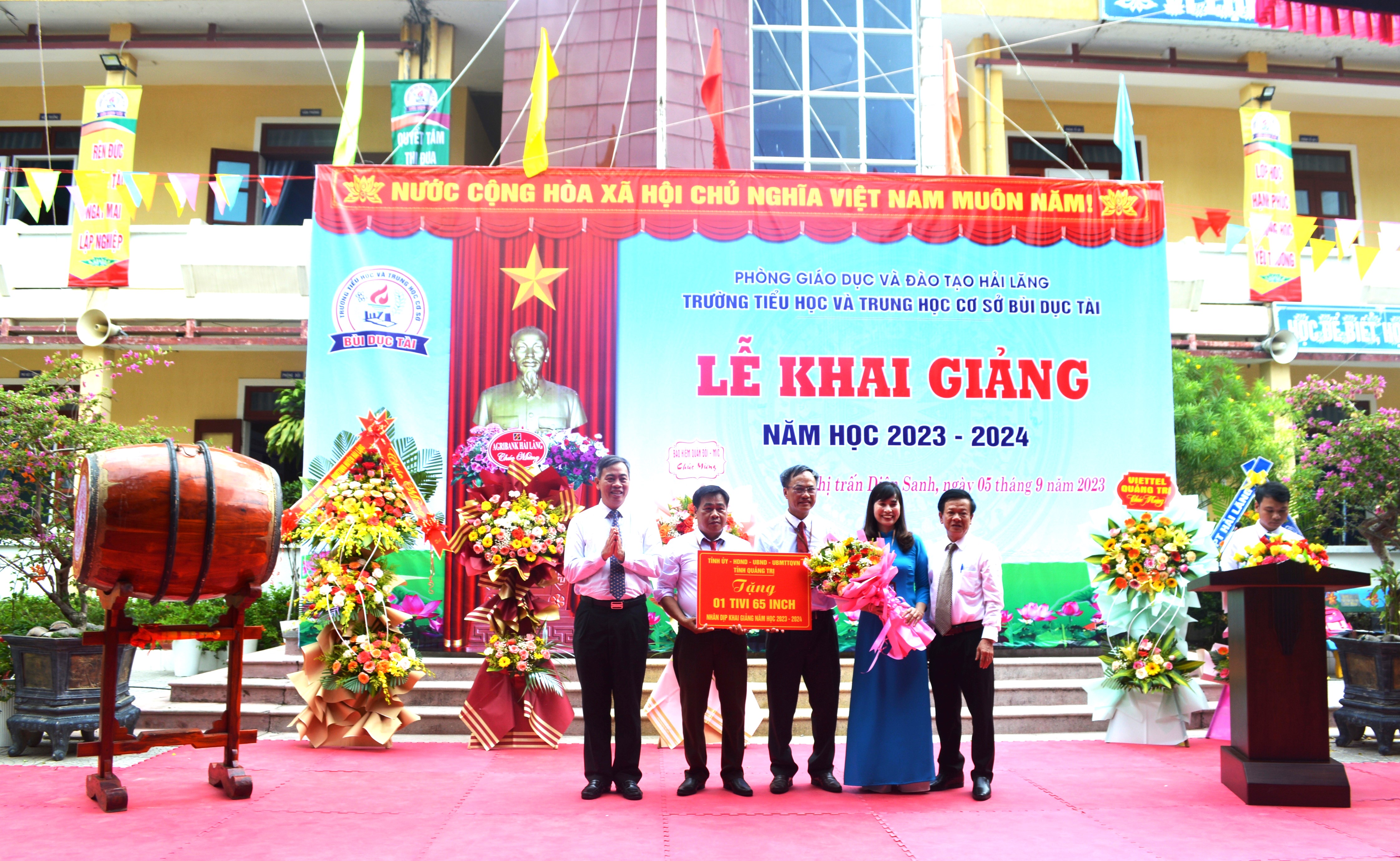 Phó Bí thư Thường trực Tỉnh ủy Nguyễn Đăng Quang dự khai giảng năm học 2023-2024 tại Trường TH&THCS Bùi Dục Tài