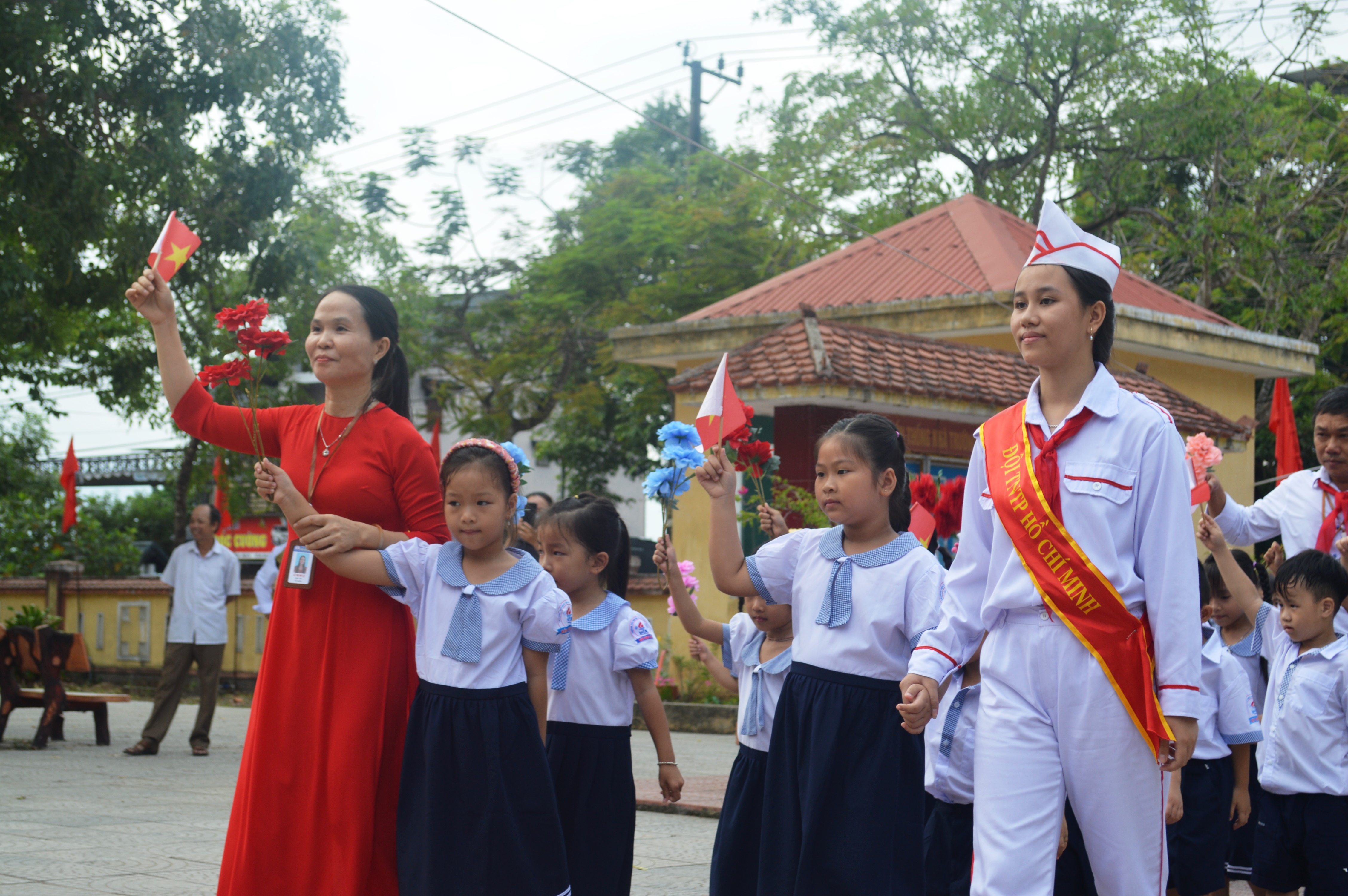 Phó Bí thư Thường trực Tỉnh ủy Nguyễn Đăng Quang dự khai giảng năm học 2023-2024 tại Trường TH&THCS Bùi Dục Tài