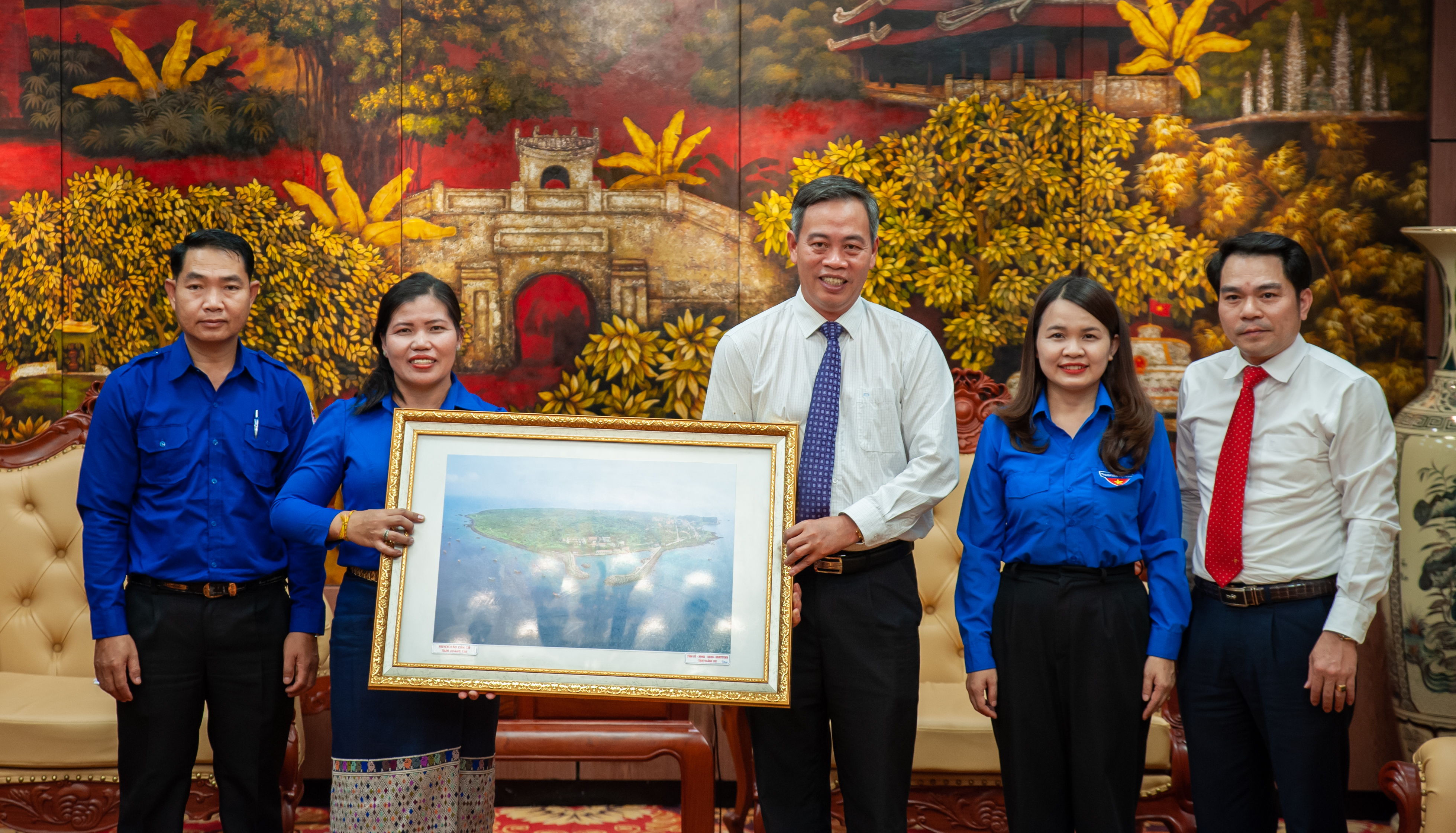 Phó Bí thư Thường trực Tỉnh ủy, Chủ tịch HĐND tỉnh Nguyễn Đăng Quang tiếp xã giao Đoàn Thanh niên Nhân dân Cách mạng Lào tỉnh Savannakhet