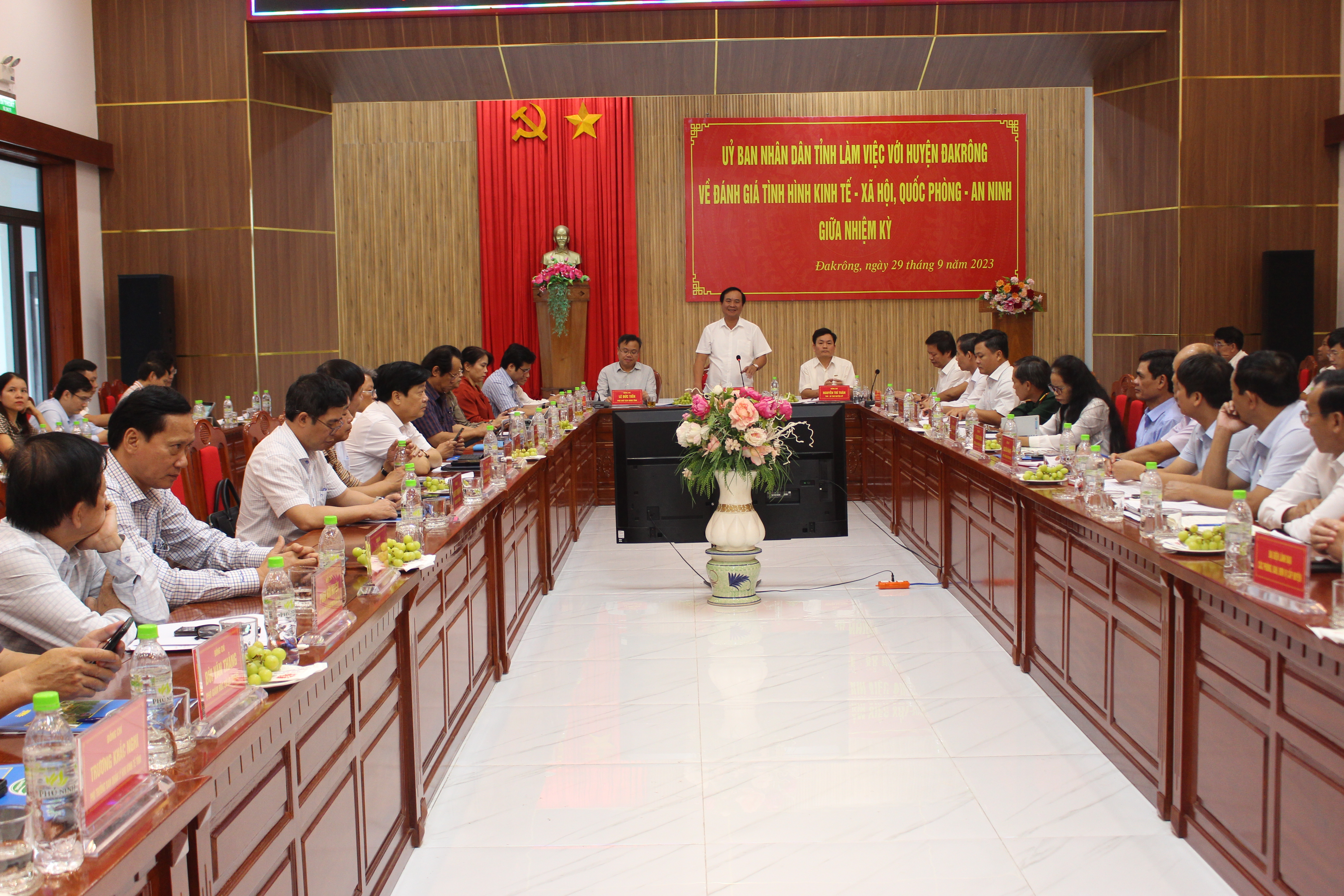 Huyện Đakrông cần rà soát, đánh giá tổng thể các chỉ tiêu đạt kết quả thấp sau nửa nhiệm kỳ thực hiện nghị quyết để có chỉ đạo kịp thời