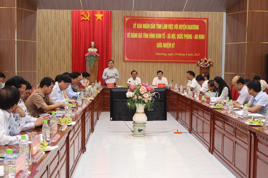 Huyện Đakrông cần rà soát, đánh giá tổng thể các chỉ tiêu đạt kết quả thấp sau nửa nhiệm kỳ thực hiện nghị quyết để có chỉ đạo kịp thời