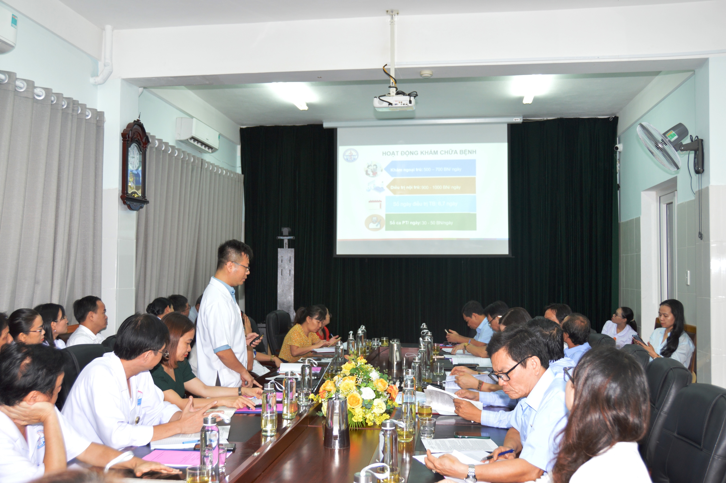 Ban Văn hoá - Xã hội HĐND tỉnh làm việc với Sở Y tế và Bệnh viện Đa khoa tỉnh
