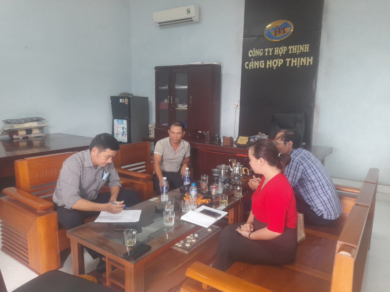 Yêu cầu Công ty TNHH MTV Hợp Thịnh thu gom, xử lý toàn bộ lượng nước mưa chảy tràn qua bãi chứa than