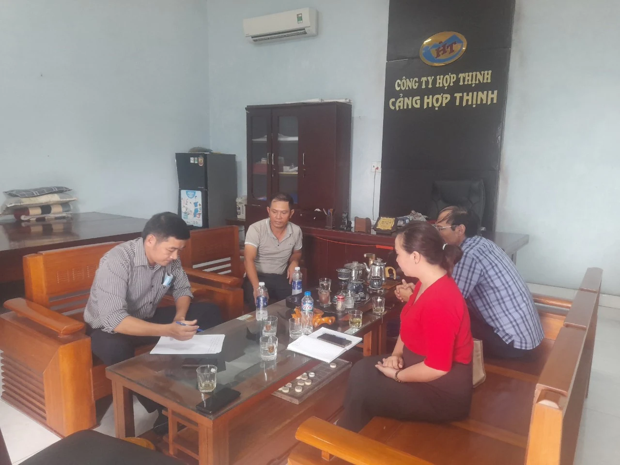 Yêu cầu Công ty TNHH MTV Hợp Thịnh thu gom, xử lý toàn bộ lượng nước mưa chảy tràn qua bãi chứa than