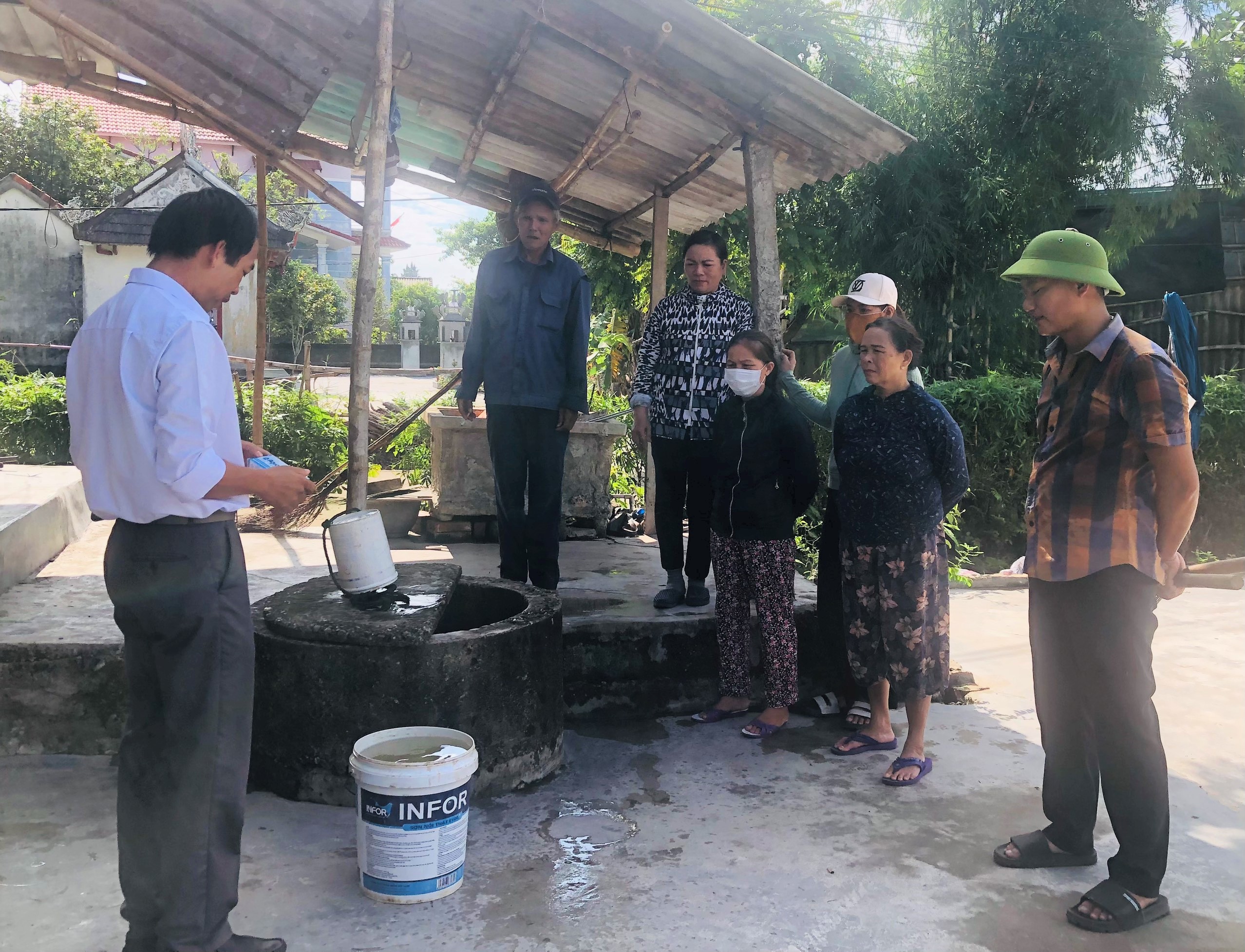 Bảo đảm nước sạch, vệ sinh môi trường trong vùng ngập lũ