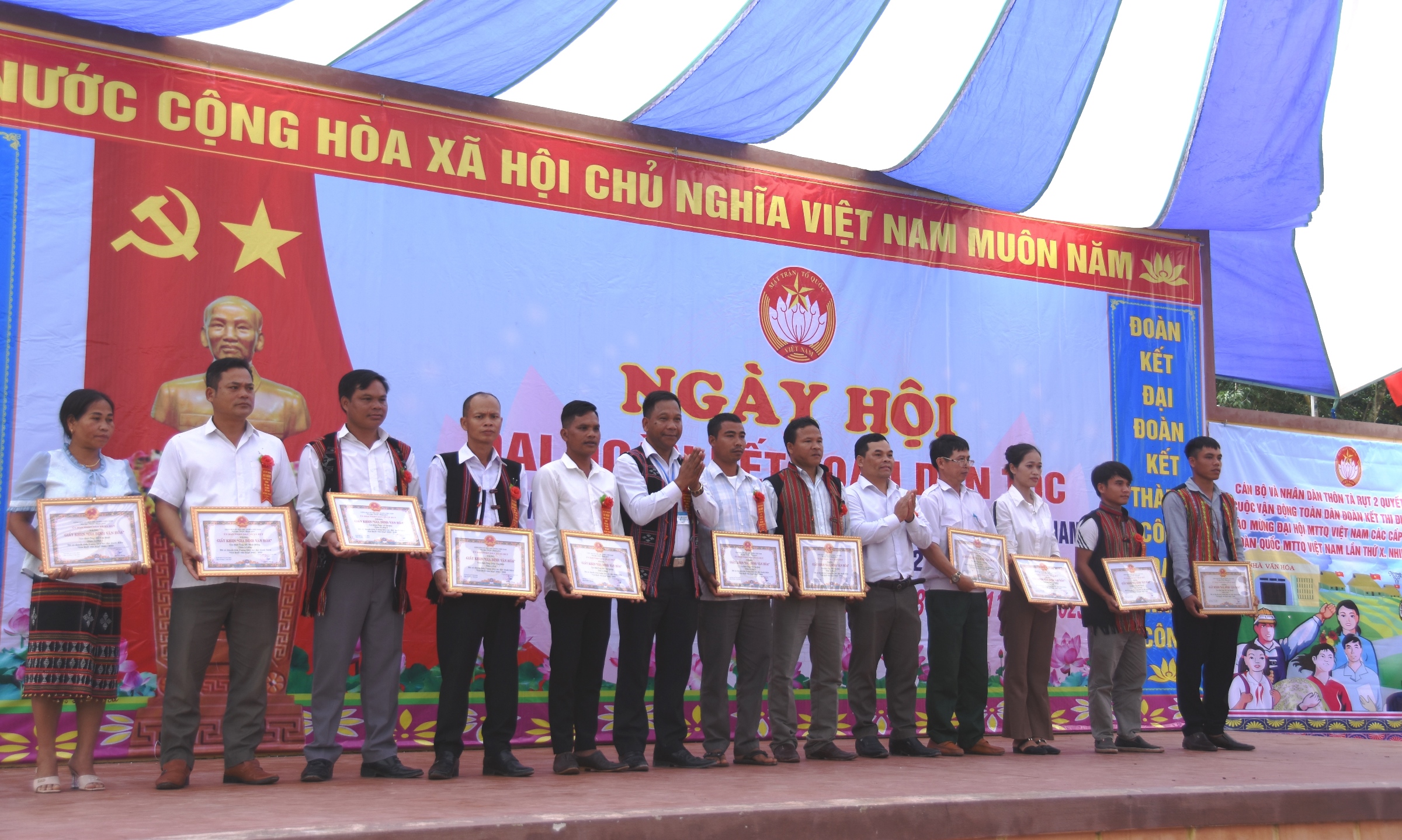 Khu dân cư Tà Rụt 2 tổ chức Ngày hội Đại đoàn kết toàn dân tộc
