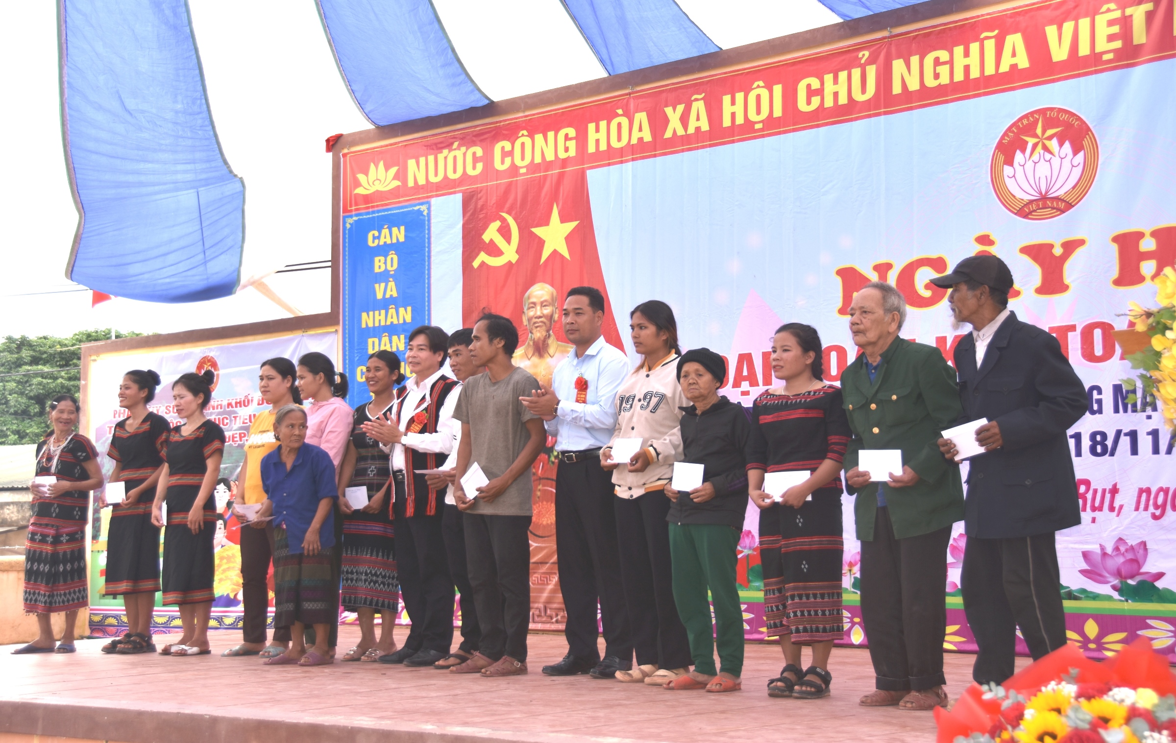 Khu dân cư Tà Rụt 2 tổ chức Ngày hội Đại đoàn kết toàn dân tộc