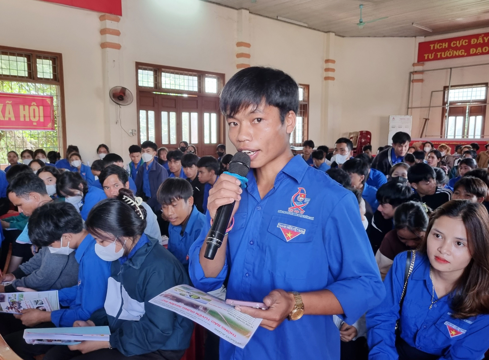 Hơn 500 người lao động, thanh niên huyện Hướng Hóa tham gia giao lưu, đối thoại việc làm