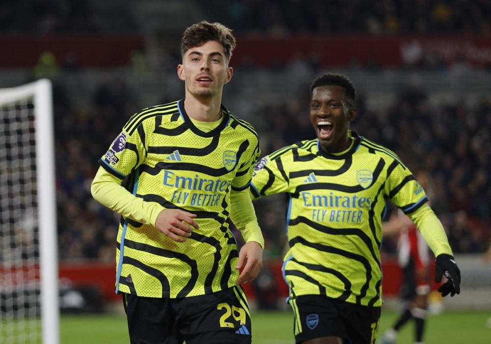 Kết quả Ngoại hạng Anh 26/11: Arsenal lên ngôi đầu bảng