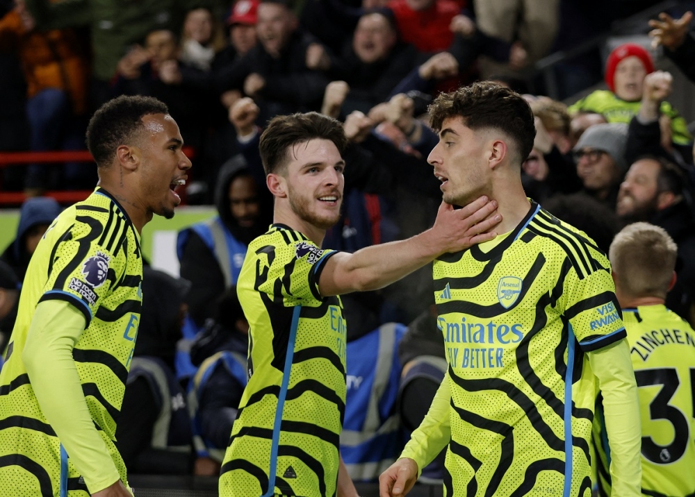 Kết quả Ngoại hạng Anh 26/11: Arsenal lên ngôi đầu bảng
