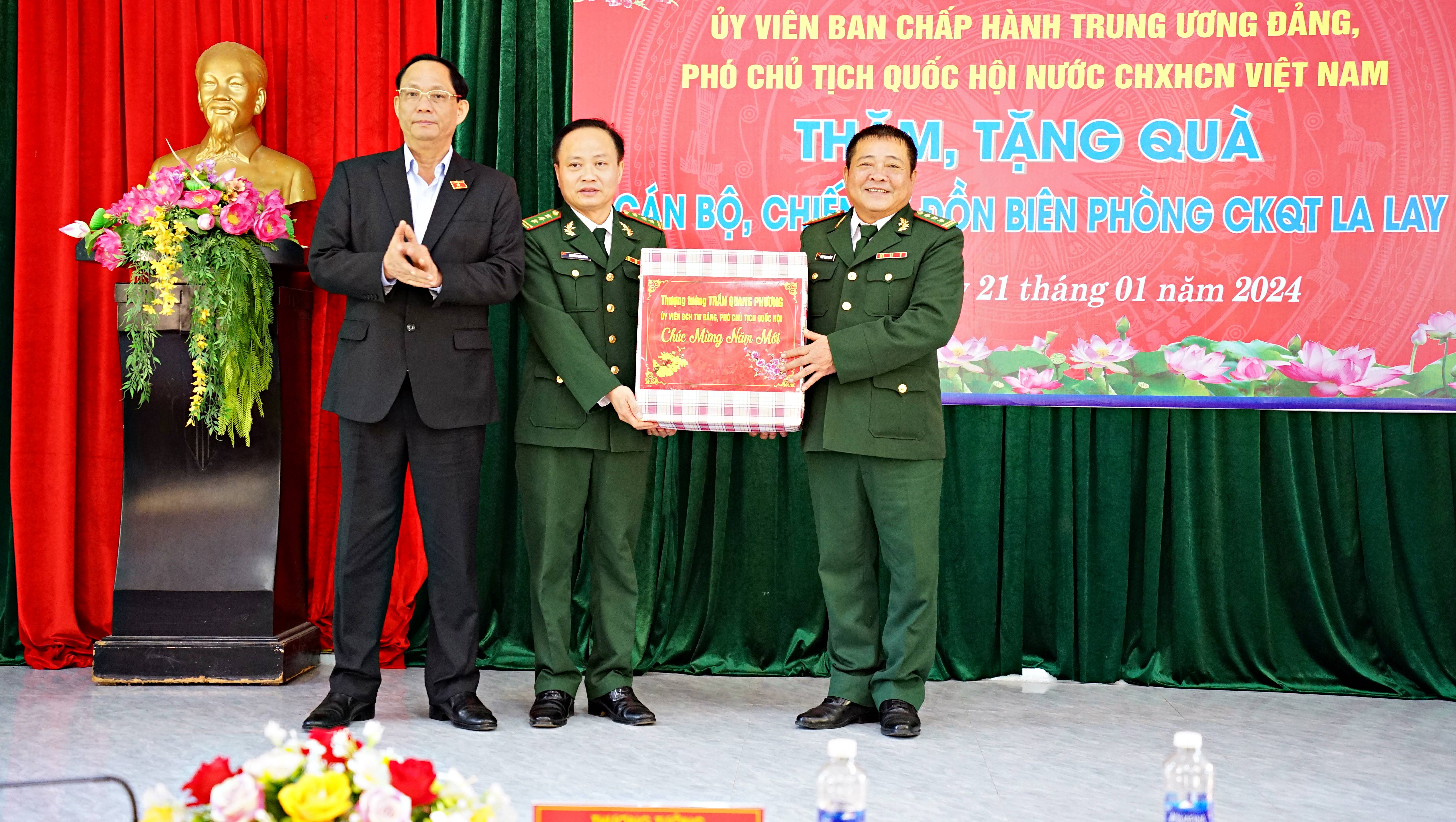Phó Chủ tịch Quốc hội Trần Quang Phương thăm, chúc Tết tại Quảng Trị